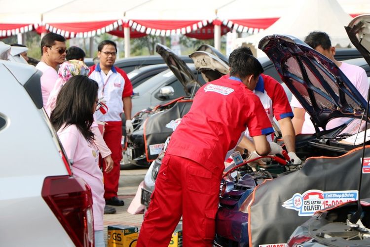 Upaya rekor penggantian aki terbanyak oleh Shop&Drive di Hari Kartini
