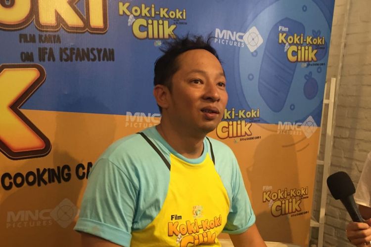 Ringgo Agus Rahman diwawancarai usai jumpa pers film Koki-Koki Cilik di kawasan Cipete, Jakarta Selatan, Jumat (20/4/2018).