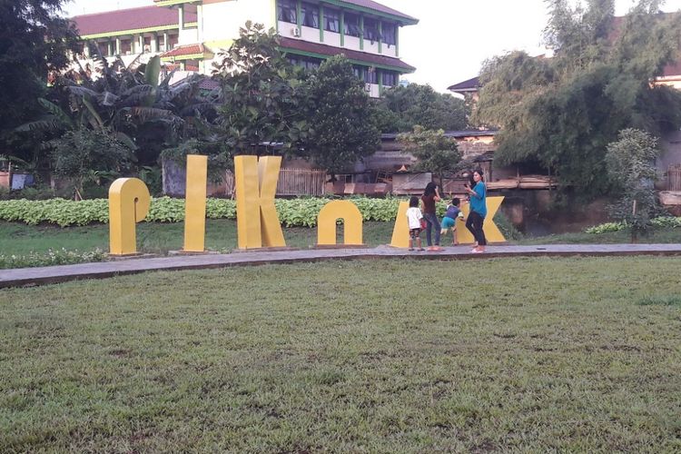 Taman Piknik merupakan tempat alternatif bagi warga untuk berolahraga atau sekadar menghabiskan waktu.