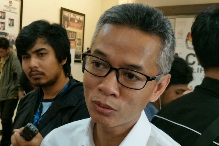 Komisioner KPU RI, Wahyu Setiawan ketika ditemui di Kantor KPU RI, Jakarta, Jumat (27/4/2018). 