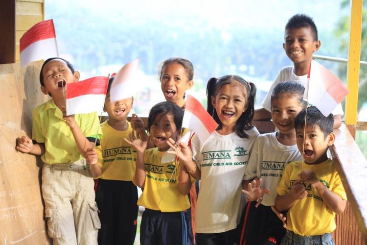 Anak-anak TKI di Malaysia berhak atas pendidikan yang layak. Oleh karenanya, pemerintah melalui Ditjen Guru dan Tenaga Kependidikan mengirimkan sejumlah guru bukan PNS untuk mengajar anak-anak TKI.