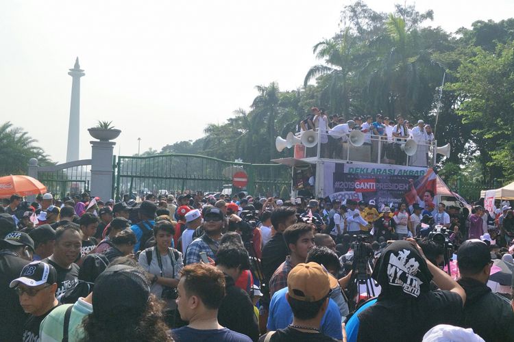 Aksi deklarasi akbar #2019GantiPresiden di selatan Monas, Jakarta, Minggu (6/5/2018)