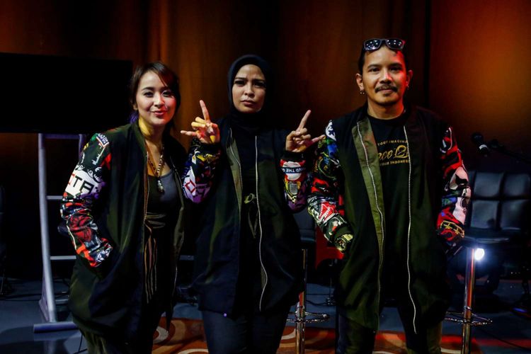 Grup Band Kotak berpose usai program acara Selebrasi di Menara Kompas, Jakarta, Selasa (8/5/2018). Pada acara tersebut Kotak membawakan tiga lagu diantaranya Mati Rasa, Masih Ada, dan Hilang.