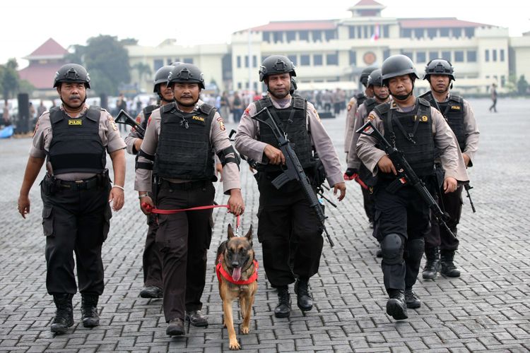 Suasana di dalam Mako Brimob Kelapa Dua, Depok pasca kerusuhan yang dilakukan narapidana terorisme, Kamis (10/5/2018). Sebanyak 155 narapidana terorisme yang menguasai Rutan Cabang Salemba Mako Brimob menyerahkan diri setelah dilakukan operasi Polri.