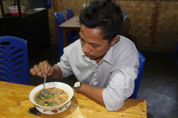 Kapurung adalah salah satu sajian buka puasa khas di Kota Palopo, Sulawesi Selatan.