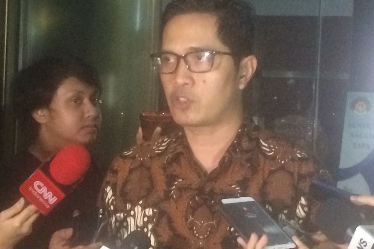 Juru Bicara KPK Febri Diansyah saat memberikan keterangan di Gedung KPK, Jakarta, Senin (21/5/2018) malam.
