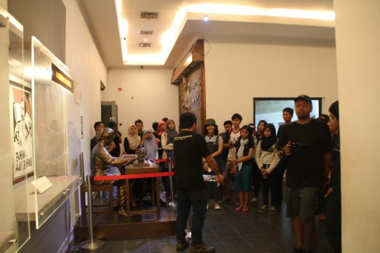 Lewat kegiatan komunitas Yogyakarta Night at the Museum, masyarakat di Yogyakarta sudah bisa merasakan sensasi berkunjung ke museum di malam hari.