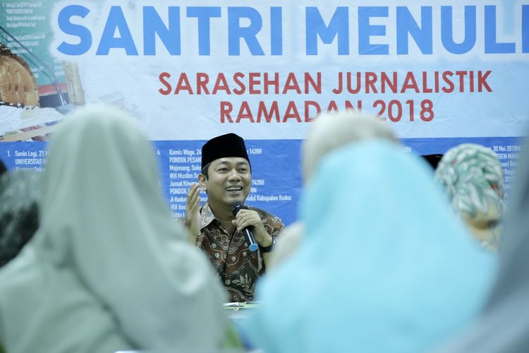 Wali Kota Semarang, Hendrar Prihadi, membuka kegiatan Gerakan Santri Menulis di Universitas Negeri Semarang, Senin (21/5/2018)