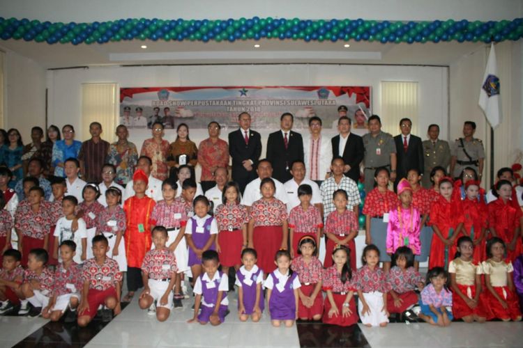 Wakil Gubernur Sulawesi Utara, Steven O.E. Kandouw, menghadiri road show perpustakaan tingkat Provinsi Sulawesi Utara di Halaman Kantor Bupati Kepulauan Sitaro, Rabu (23/5/2018).