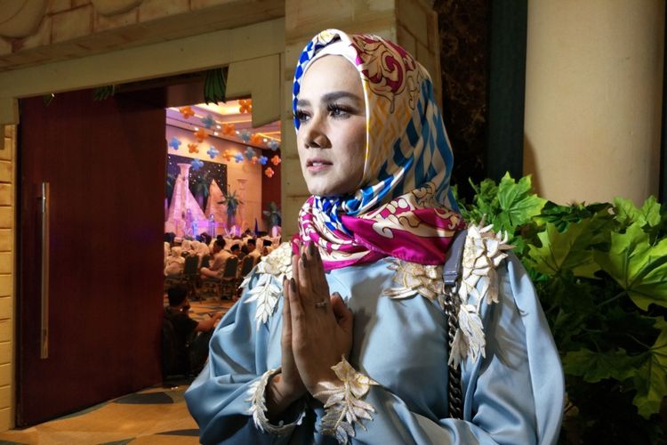 Mulan Jameela di sela acara buka puasa bersama 600 anak yatim di Senayan City, Jakarta Pusat, Kamis (24/5/2018).