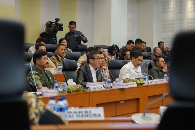 Menteri Hukum dan HAM Yasonna Laoly saat berbicara dalam rapat kerja pembahasan RUU Antiterorisme di Gedung Nusantara II, Kompleks Parlemen, Senayan, Jakarta, Kamis (24/5/2018) malam.