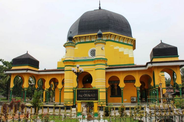 Masjid Al Osmani adalah buah tangan arsitek Jerman GD Langereis 
