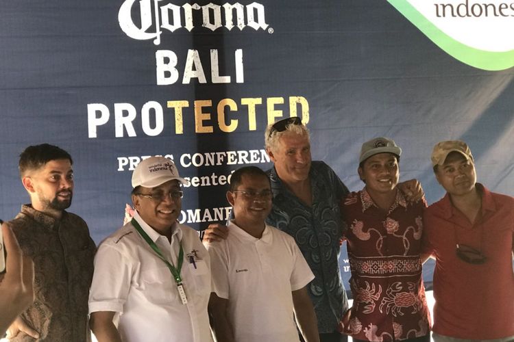 Indroyono Soesilo (topi putih) hadir mewakili pemerintah pada acara jumpa pers Keramas Bali Pro di Komaneka, Minggu (17/5/2018).