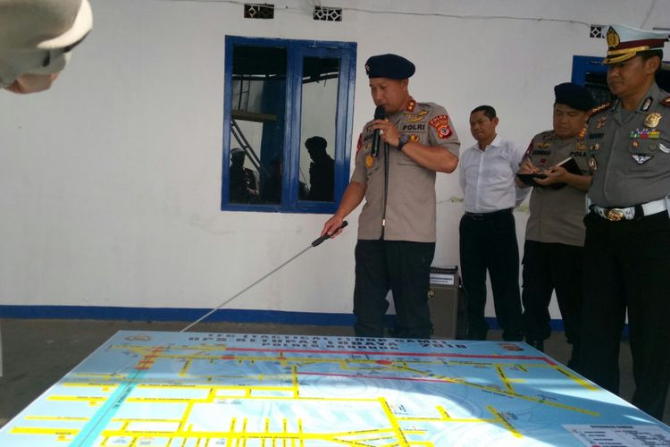 Kapolda Jabar Irjen Agung Budi Maryoto tengah menjelaskan jalur mudik di Jawa Barat, Senin (28/5/2018).