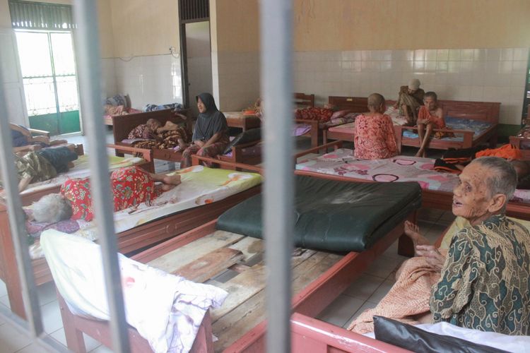 Suasana kamar isolasi di Panti Pelayanan Sosial Lanjut Usia ‘Dewanata’ Cilacap, Jawa Tengah, Kamis (25/5/2018).