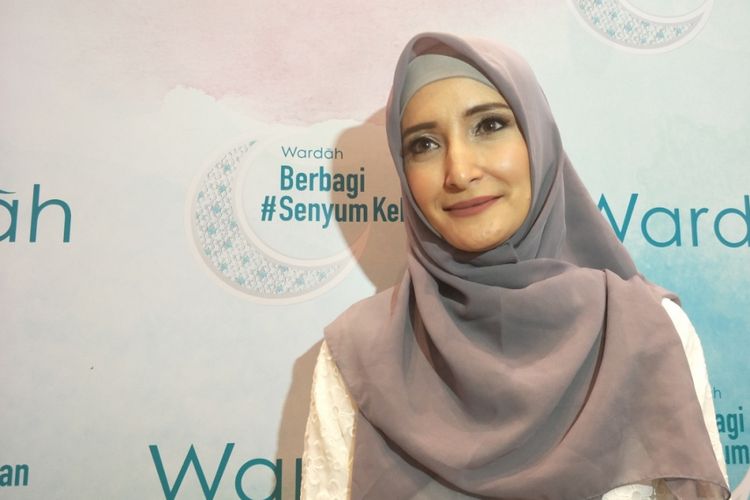 Inneke Koesherawati ditemui di sela acara Wardah berbagi #SenyumKebaikan di Sasana Kriya, TMII, Jakarta Timur, Rabu (30/5/2018) malam.  