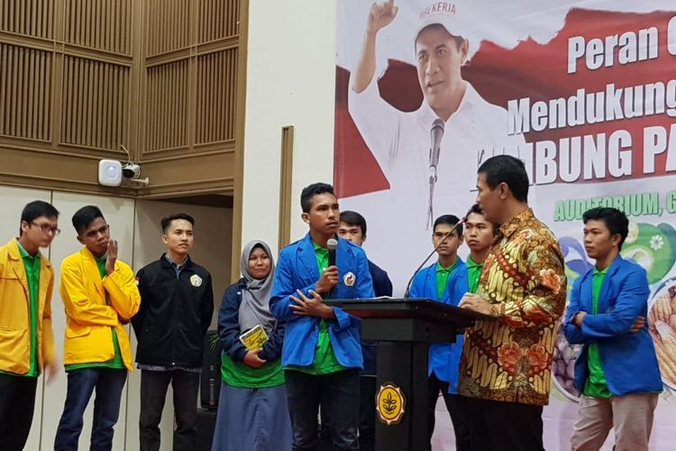 Menteri Pertanian, Andi Amran Sulaiman, menggelar Temu Generasi Pertanian bersama 221 mahasiswa dari 58 perguruan tinggi se-Indonesia dan 3 Sekolah Tinggi Penyuluhan Pertanian di Jakarta, Rabu (30/5/2018).