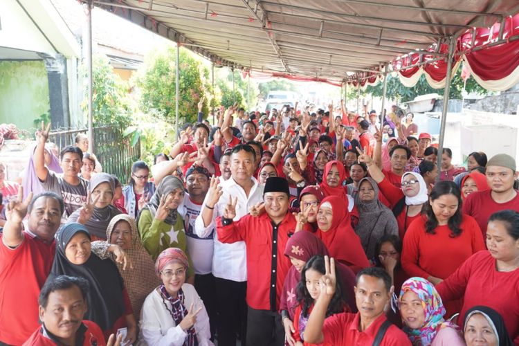 Calon Gubernur Jawa Barat nomor urut 2 Tubagus Hasanuddin bertemu dengan masyarakat Karang Anyar, Kelurahan Jagasatru, Kecamatan Pekalipan, Kota Cirebon, belum lama ini.