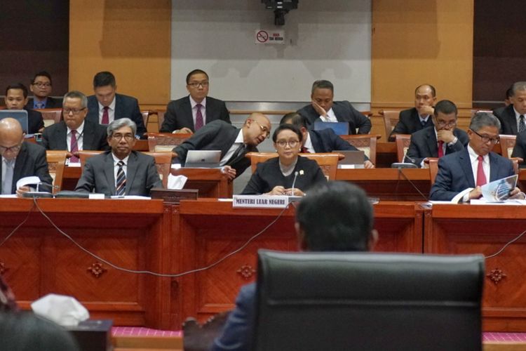Menteri Luar Negeri Retno Marsudi dalam Rapat Kerja dengan Komisi I DPR, di Kompleks Parlemen, Senayan, Jakarta, Kamis (31/5/2018).