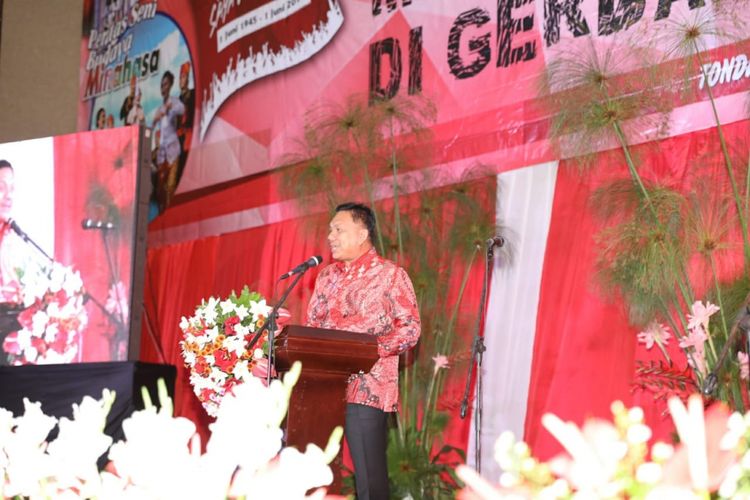 Gubernur Sulawesi Utara, Olly Dondokambey, meluncurkan buku berjudul Mengawal Indonesia di Gerbang Pasifik di Minahasa, Jumat (1/5/2018)