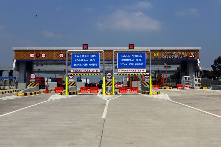 Kondisi Gerbang Tol Colomadu proyek jalan Tol Salatiga-Colomadu di Karanganyar, Jawa Tengah, Senin (4/6/2018). Terhitung mulai 8 Juni 2018 aatau H-7 Lebaran, Jalan tol fungsional tersebut sudah dapat dilalui pemudik.