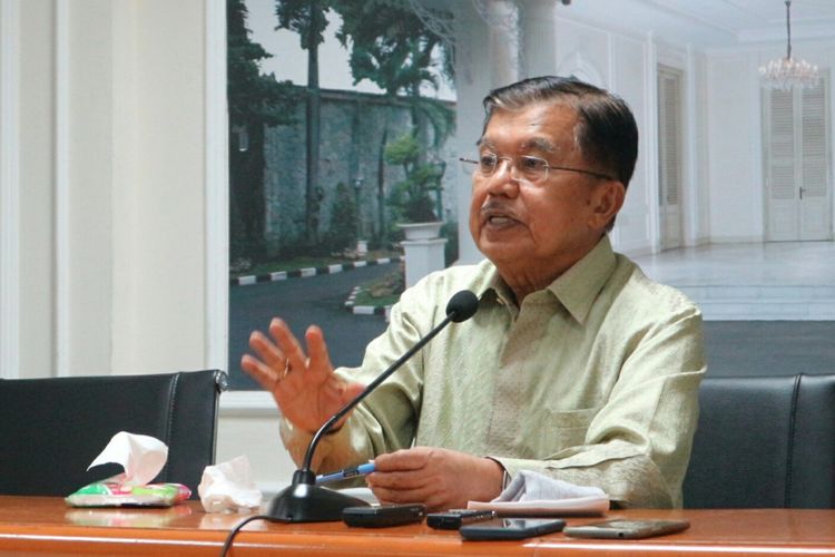 Wakil Presiden RI Jusuf Kalla ketika memberikan keterangan pers di Istana Wakil Presiden RI, Jakarta, Selasa (5/6/2018). 