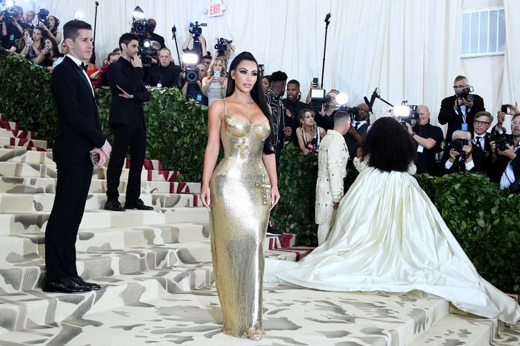 Kim Kardashian saat menghadiri acara bertema Heavenly Bodies di The Metropolitan Museum of Art pada 7 Mei 2018 di New York City.   Noam Galai/Getty Images for New York Magazine/AFP
