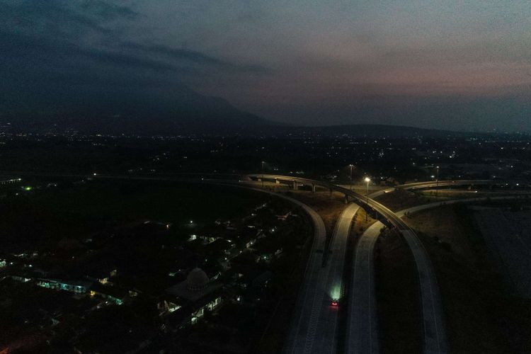 Foto udara ruas jalan Tol Gempol-Pasuruan di Jawa Timur, Selasa (5/6/2018). Tol Gempol-Pasuruan sudah beroperasi dan dapat dilintasi para pemudik.
