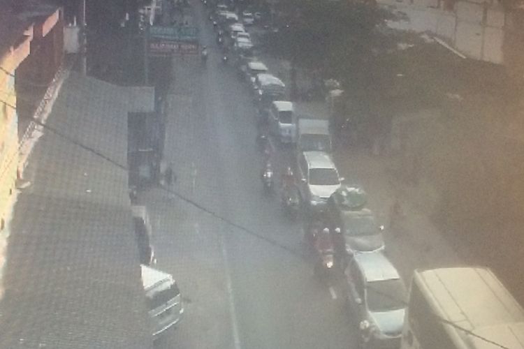 Kondisi lalu lintas di depan Pasar Limbangan Garut terlihata Ramai Padat pada Rabu (13/6/2018).