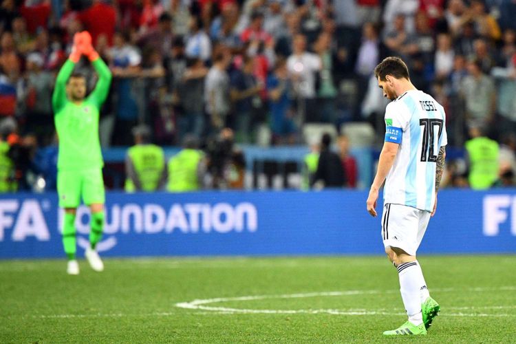 Reaksi Pemain Argentina Lionel Messi seusai Argentina dikalahkan oleh Kroasia dalam babak penyisihan grup D Piala Dunia 2018, di Nizhny Novgorod, Kamis (21/6/2018) atau Jumat dinihari WIB. Kekalahan dengan skor 3-0 ini membuat Argentina di ujung tanduk.