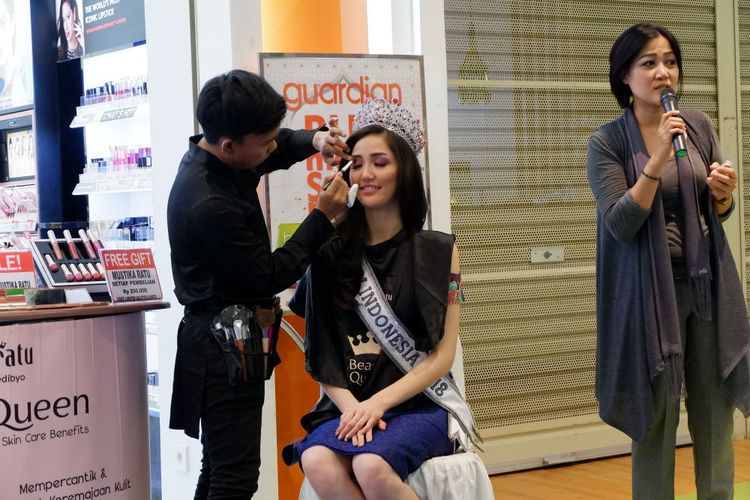 Demo make up Beauty Queen Series bersama Putri Indonesia 2018.