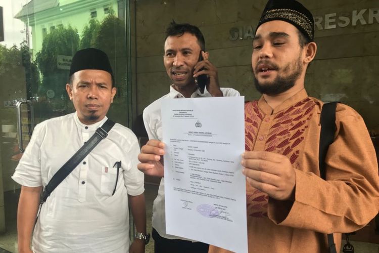 Pimpinan Forum Umat Islam Bersatu (FUIB), Selasa (26/6/2018) siang, usai melaporkan mantan Gubernur Kalimantan Barat Cornelis ke Bareskrim Polri atas kasus dugaan penistaan agama. 