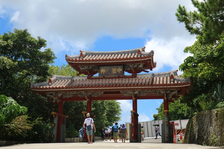 Salah satu gerbang di Shurijo Castle Park, Okinawa, Jumat (29/6/2018).