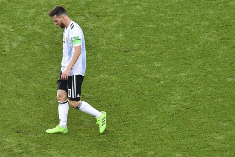 Ekspresi kesedihan Lionel Messi seusai Argentina dikalahkan Perancis di babak 16 besar Piala Dunia 2018, di Kazan Arena, 30 Juni 2018.