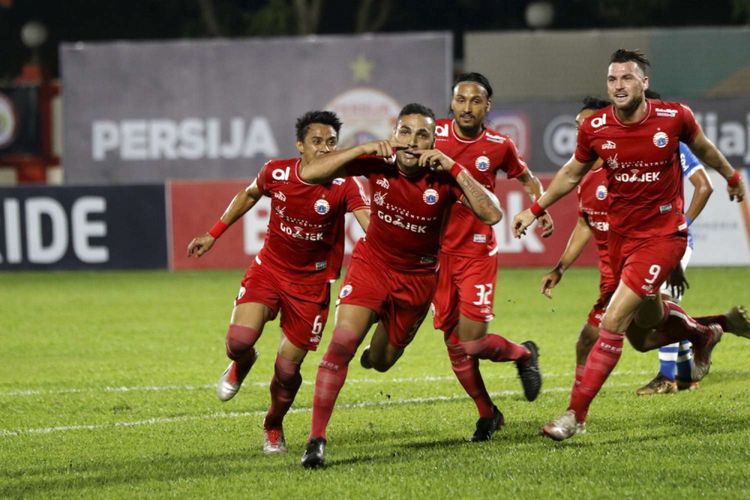 Pemain Persija Jakarta Jammerson Da Silva melakukan selebrasi usai mencetak gol pertama pada laga liga 1 2018 di Stadion PTIK, Jakarta, Sabtu (30/6/2018). Persija berhasil menaklukan Persib dengan skor 1-0.