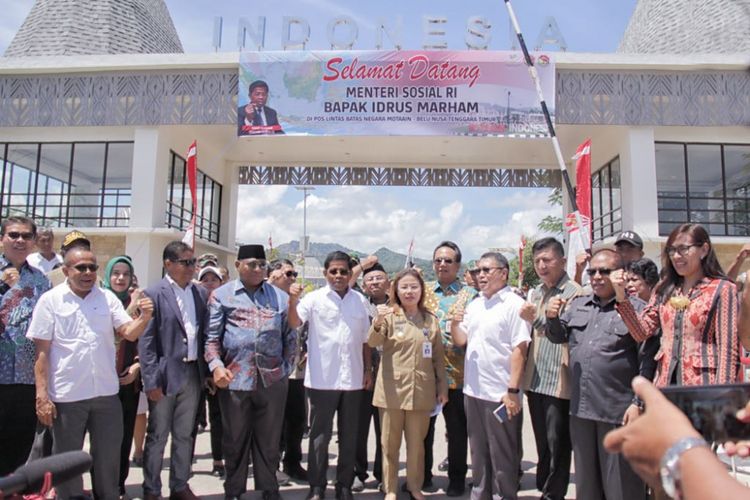 Menteri Sosial Idrus Marham di perbatasan wilayah Indoneisa-Timor Leste
