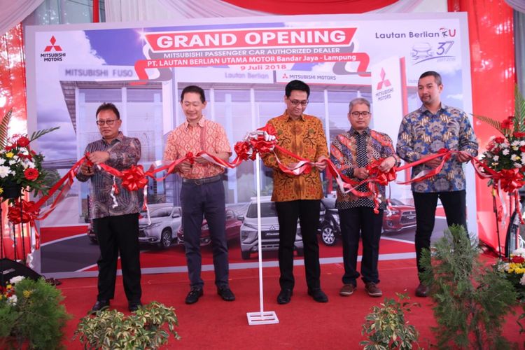 Peresmian dealer baru Mitsubishi di Lampung, Senin (9/7/2018).