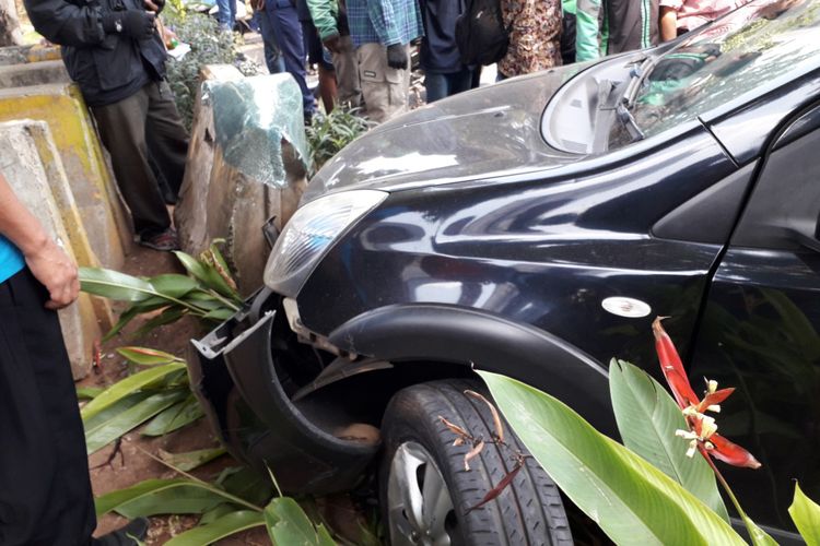 Kecelakaan tunggal di Jalan Kebayoran Lama, pengemudi malah tak sadar alami kecelakaan, Rabu (18/7/2018)