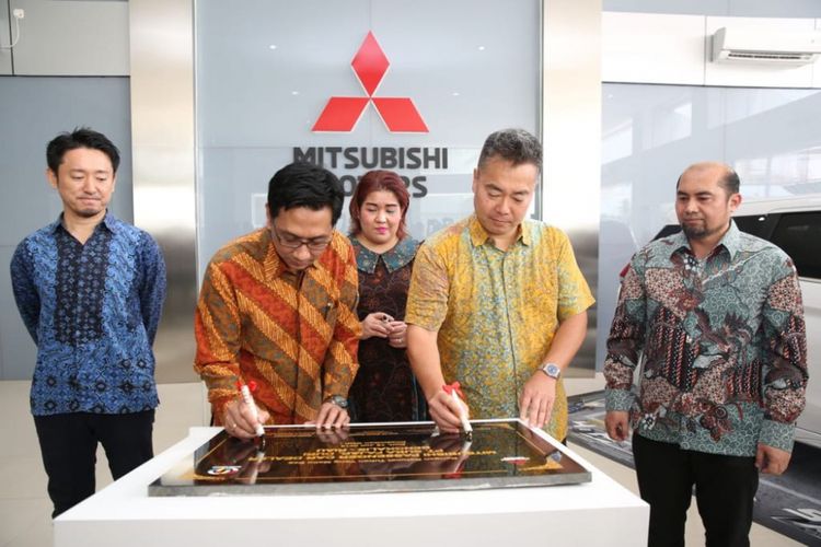 Penandatanganan pembukaan Diler Mitsubishi Suka Fajar Duri, Kabupaten Bengkalis, Riau, Kamis (19/7/2018). Kompas.com/Kontributor Pekanbaru, Idon Tanjung