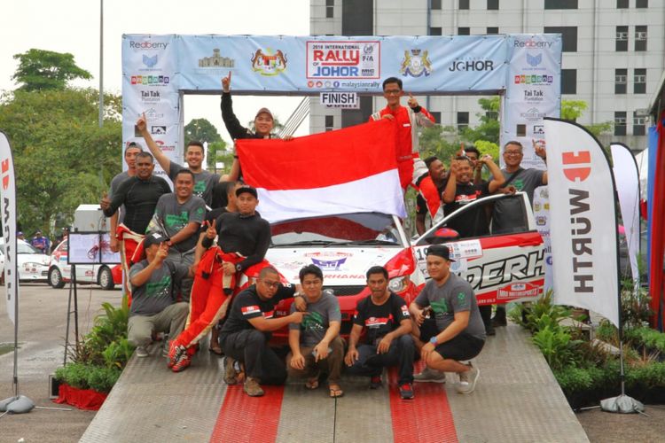 Putra Rizky yang didampingi navigator senior, Hervian Soejono, berhasil menjadi juara satu di kelas RC5 dan juara 1 kategori novice dan junior.  