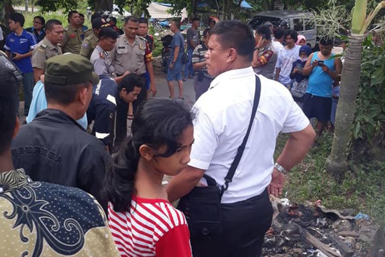 Sesosok mayat bayi dalam kondisi hangus terpanggang ditemukan di lokasi pembuangan sampah sekitar Perumahan Pemda II, Kelurahan Buliang, Kecamatan Batuaji, Batam, Kepulauan Riau (Kepri), Rabu (25/7/2018) pagi.