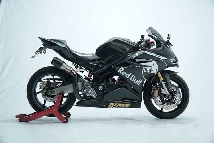 Honda CBR250RR berbalut body carbon, juara HMC Makassar 2018 kelas Sport Fairing.