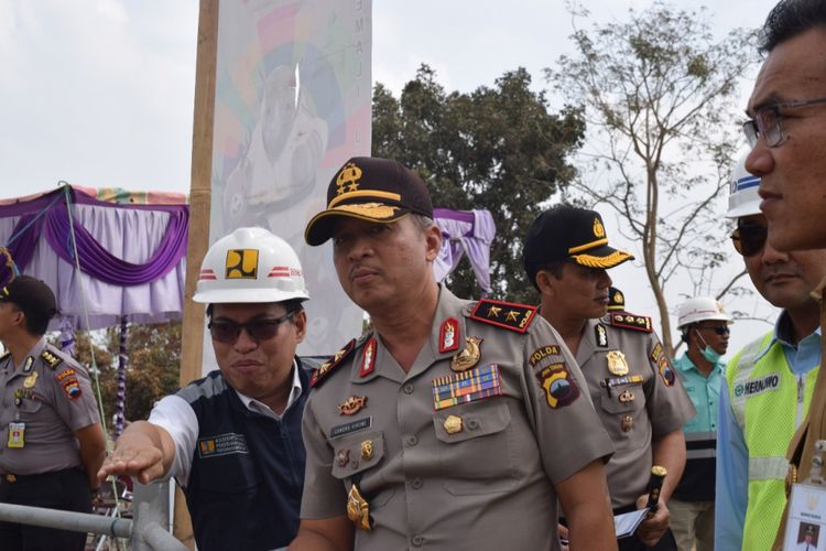 Kapolda Jateng, Irjen Pol Condro Kirono saat berkunjung di Bendungan Logung Kudus, Jateng Selasa (31/7/2018).‎