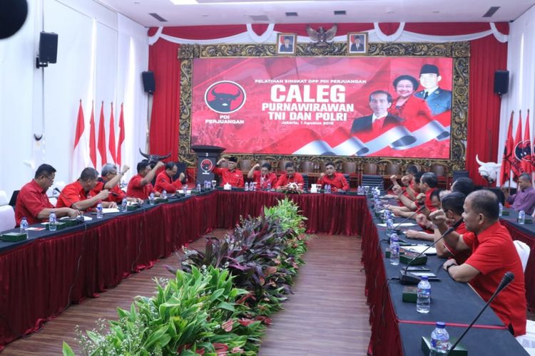Caleg PDI-P berlatarbelakang Purnawirawan mendapat pembekalan di Kantor DPP PDI-P, Jakarta, Rabu (1/8/2018).