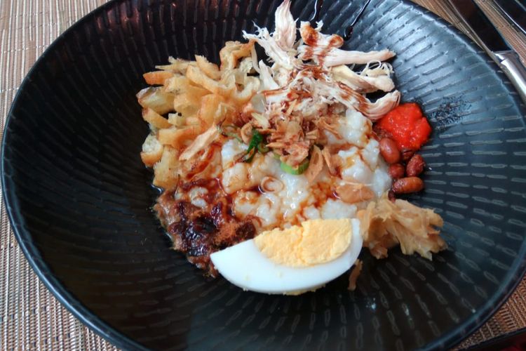 bubur ayam yang menjadi hidangan khas Hotel Indonesia sampai saat ini.