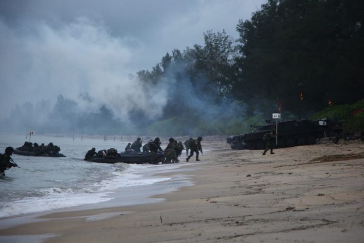 Pasukan Marinir berhasil mendarat dan mendusuki pulau Tanjung Todak Dabo Singkep Kabupaten Lingga dan memukul serta melumpuhkan lawan  