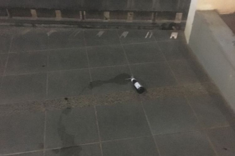 Benda yang diduga bom molotov di rumah pengacara Kapitra Ampera. (Dokumen Pribadi Kapitra Ampera) 
