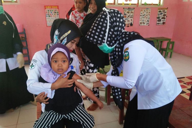 Dinkes Luwu tetap lakukan vaksinasi MR pada Rabu (8/8/2018) walau belum ada fatwa MUI sebab vaksinasi ini penting bagi daya tahan anak ke depan.