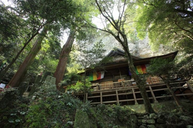 Monjusenji berada hampir di tengah semenanjung, di lereng gunung Monju
