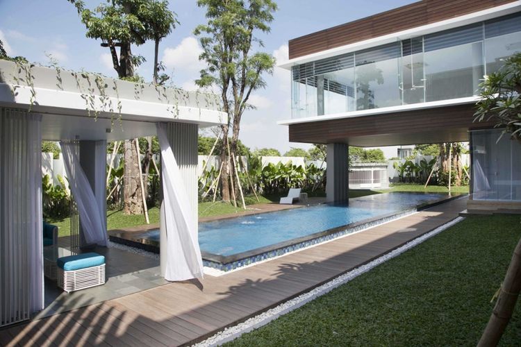 Desain kolam renang Selat House di Surabaya karya Das Quadrat.